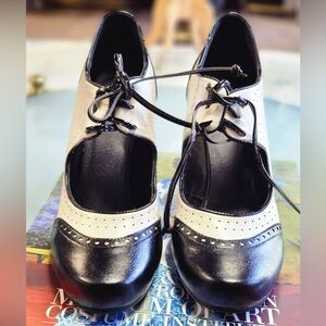 Black & White Wedge hells